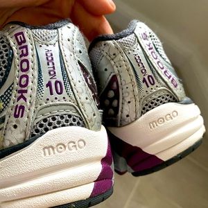 Brooks Addiction Sz  8.5 Purple Gray Running Shoes 1200941B590